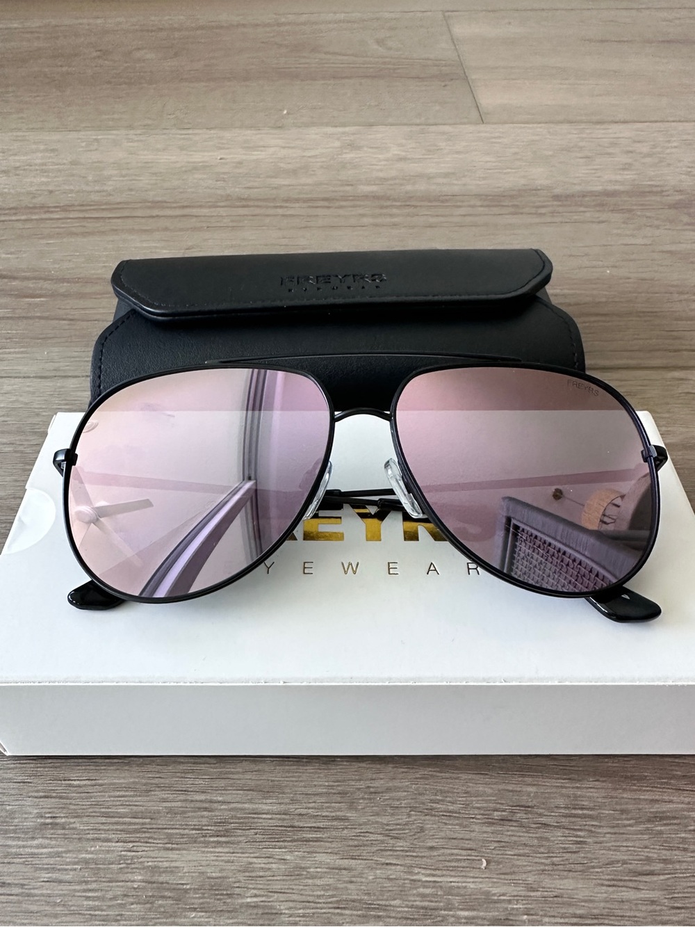 FREYRS Eyewear Black Aviator Sunglasses Pink Mirrored Lenses + Case - Brand New